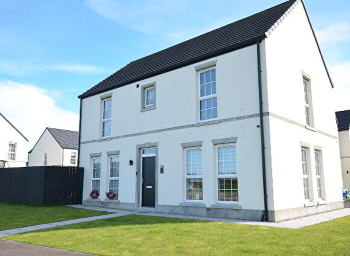 4 Bedroom Detached House For Sale In South Lake Park, Craigavon, BT64