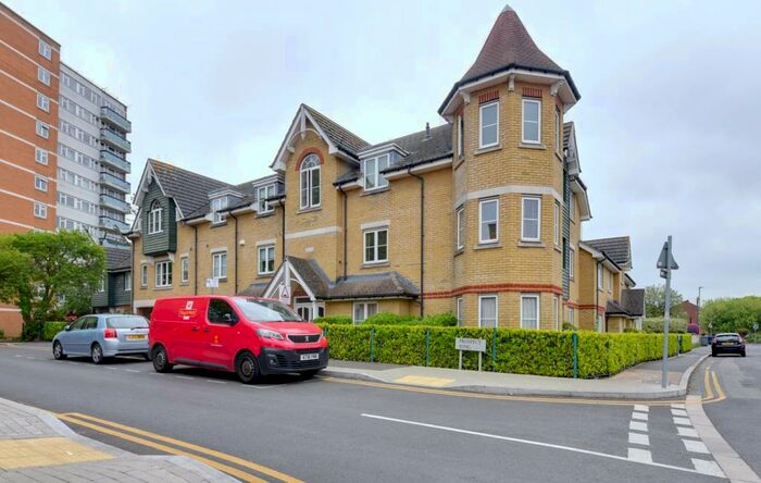 2 Bedroom Flat To Rent In Prospect Ring, East Finchley, N2