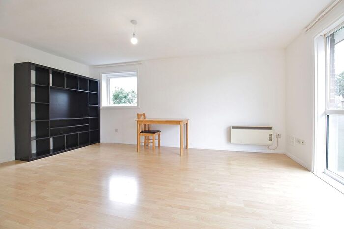 2 Bedroom Flat To Rent In Oakley Close, Isleworth, TW7
