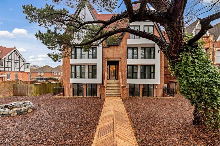 2 Bedroom Flat To Rent In Shorncliffe Road, Folkestone, Kent, CT20