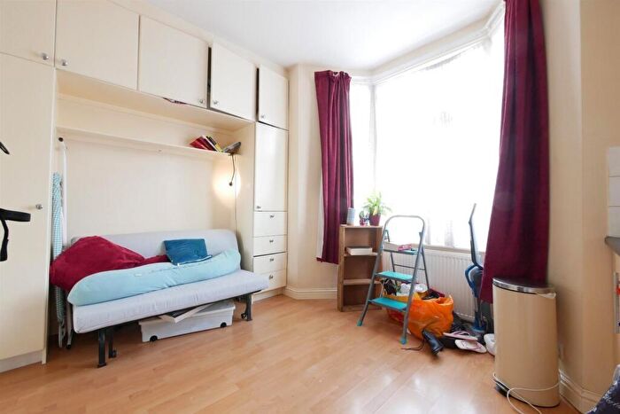 Studio To Rent In Cranbrook Park, Wood Green, N22