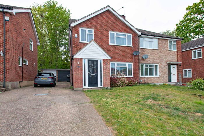 4 Bedroom Semi Detached House For Sale In Eden Road, Bexley, DA5