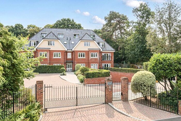2 Bedroom Flat To Rent In Gower Road, Weybridge, KT13