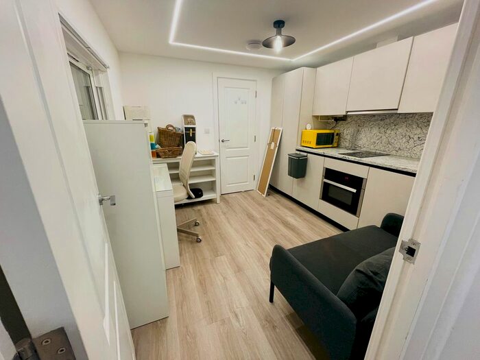1 Bedroom Flat To Rent In Rita Road, London, SW8