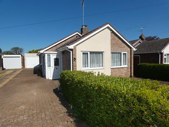 3 Bedroom Detached Bungalow For Sale In Park Drive, Market Deeping, Peterborough, PE6