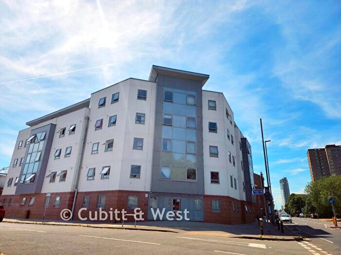 2 Bedroom Apartment For Sale In Queen Street, Portsmouth, Hampshire, PO1