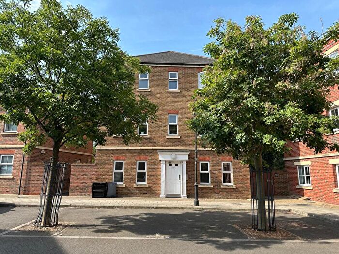 2 Bedroom Apartment For Sale In Knightsbridge Place, Aylesbury, HP19