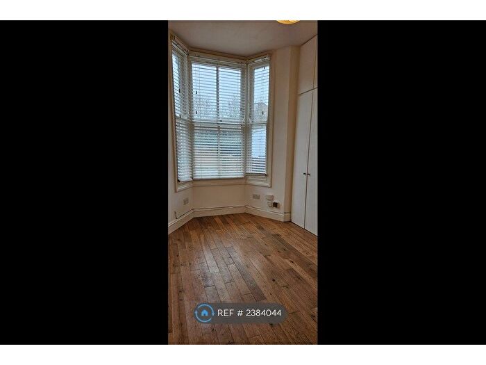 Studio To Rent In Parkland Road, London, N22