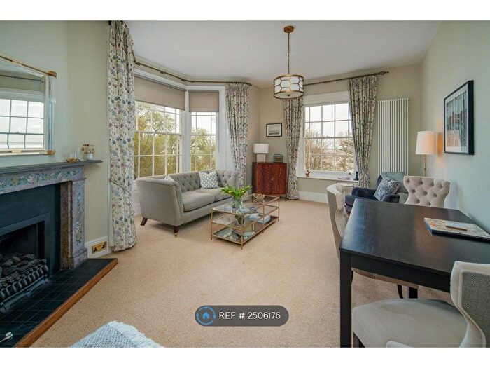 2 Bedroom Flat To Rent In Stanhope Lodge, Cowes, PO31