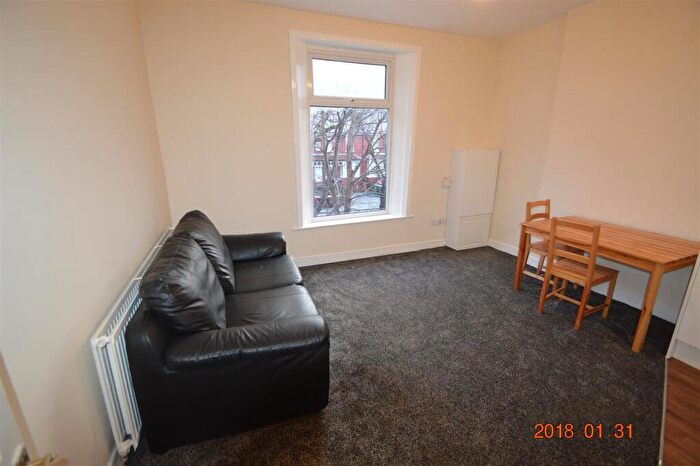 2 Bedroom Flat To Rent In Flat, Birch Lane, Longsight, Manchester, M13