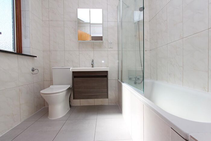 1 Bedroom Flat To Rent In Rayners Lane, Harrow, Middx, HA2