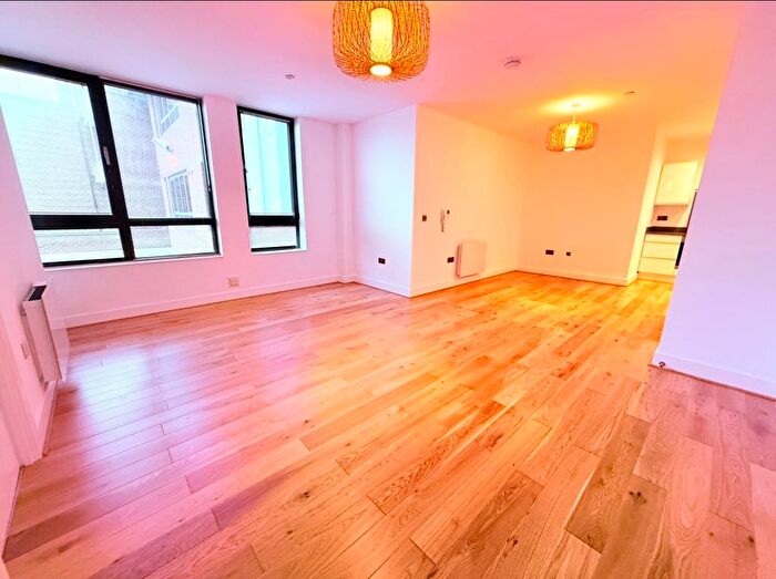 2 Bedroom Flat To Rent In Staines Road West, Sunbury-On-Thames, TW16