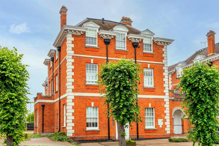 2 Bedroom Apartment To Rent In Queen Victoria House, Bluecoats Avenue, Hertford, SG14
