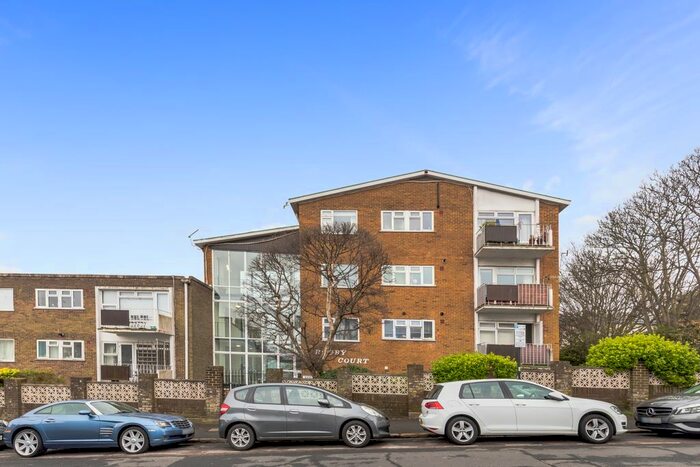 1 Bedroom Flat To Rent In Bristol Gardens, Brighton, BN2