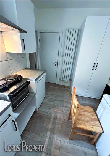 Studio To Rent In Philip Lane, London, N15