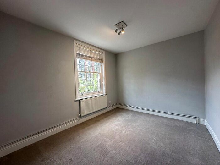 3 Bedroom Flat To Rent In Liverpool Grove, Walworth Village, SE17