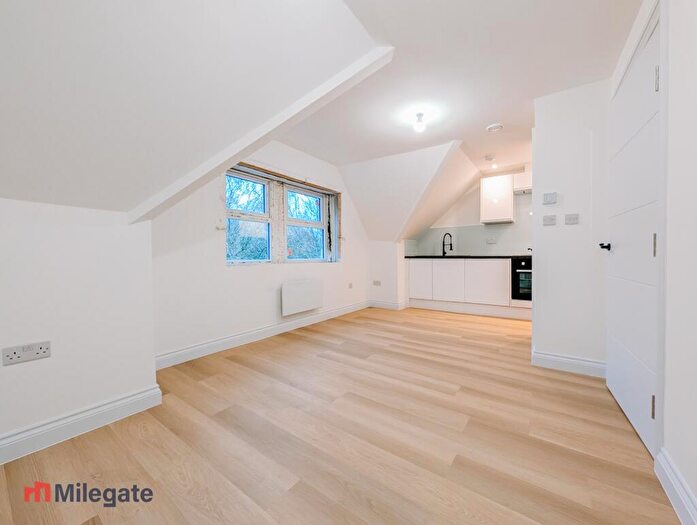 1 Bedroom Flat To Rent In High Street, Beckenham, BR3