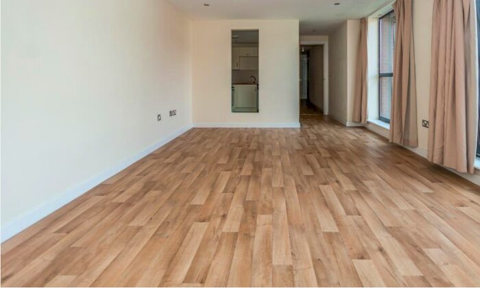 2 Bedroom Flat To Rent In Woodstock Road, Croydon, Surrey, CR0