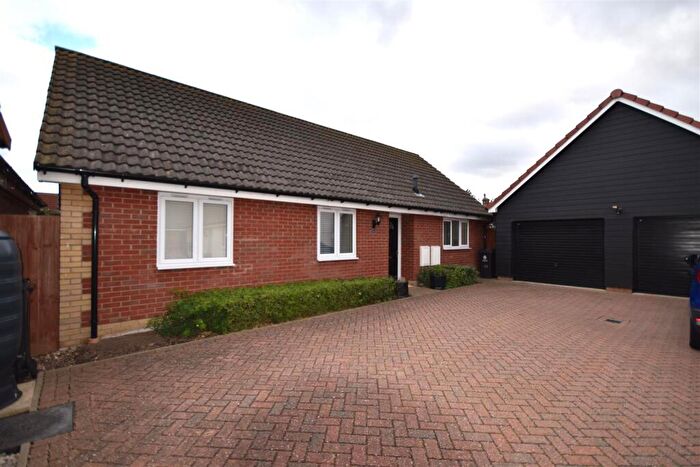 2 Bedroom Detached Bungalow To Rent In Rose Gardens, Harwich, CO12