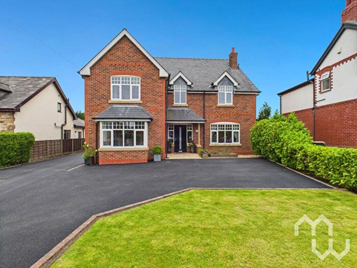 6 Bedroom Detached House For Sale In Granville Avenue, Hesketh Bank, PR4