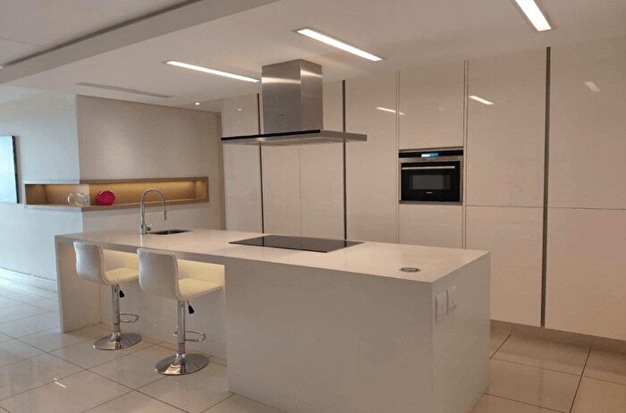 3 Bedroom Semi-Detached House To Rent In Barriedale, London, SE14