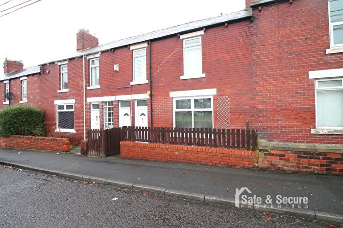 2 Bedroom Flat To Rent In Derwent Terrace, Columbia, Washington, NE38