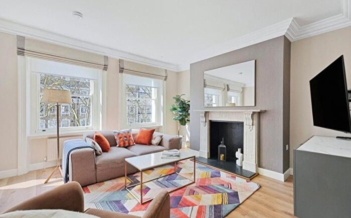 3 Bedroom Flat To Rent In Barrow Hill Estate, St John's Wood, London, NW8