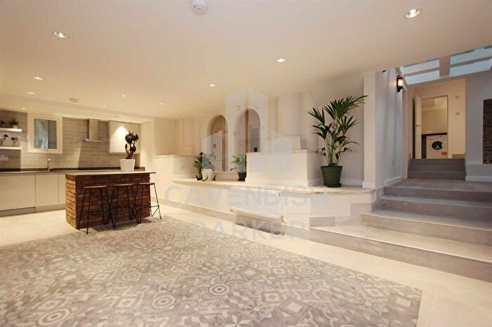 4 Bedroom Flat To Rent In Camden Park Road, Camden Road, London, NW1