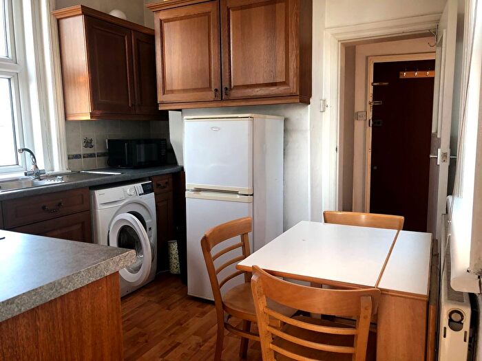 1 Bedroom Flat To Rent In Balham High Road, London, SW17