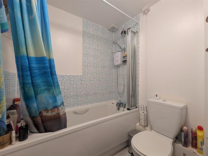 2 Bedroom Flat To Rent In Heathfield Drive, Mitcham, CR4