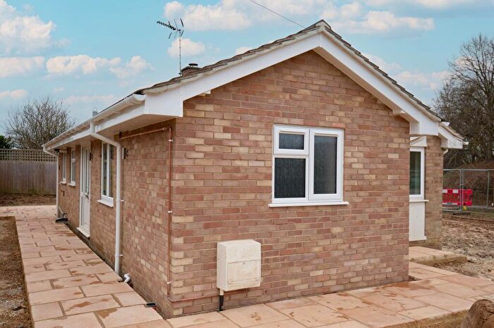 2 Bedroom Detached Bungalow For Sale In Manor Road, Ducklington, OX29
