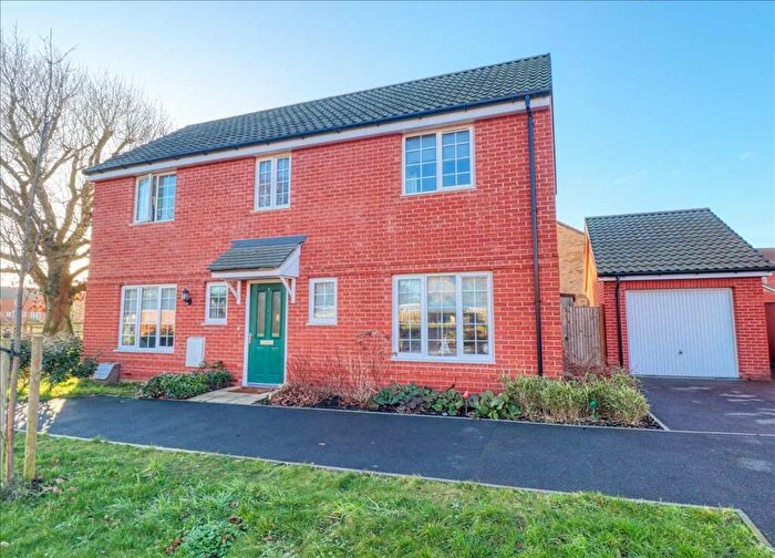4 Bedroom Detached House For Sale In Woodpecker Way, Kirby, CO13