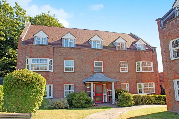 2 Bedroom Apartment For Sale In York Mews, Alton, Hampshire, GU34