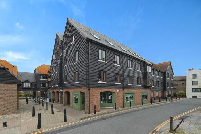 2 Bedroom Flat To Rent In Strand Court, Strand Quay, Rye, East Sussex, TN31