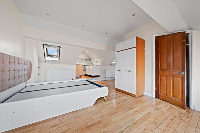 1 Bedroom Studio To Rent In B Croydon Road, Wallington, Surrey, SM6