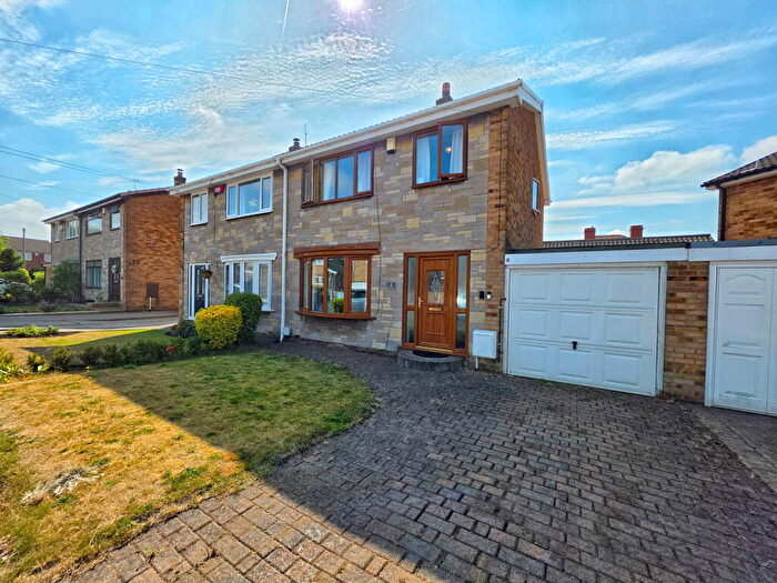 3 Bedroom Semi-Detached House For Sale In West View, Cudworth, Barnsley, S72