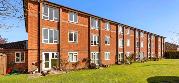 1 Bedroom Flat For Sale In Manor Farm Court, Egham, Surrey, TW20