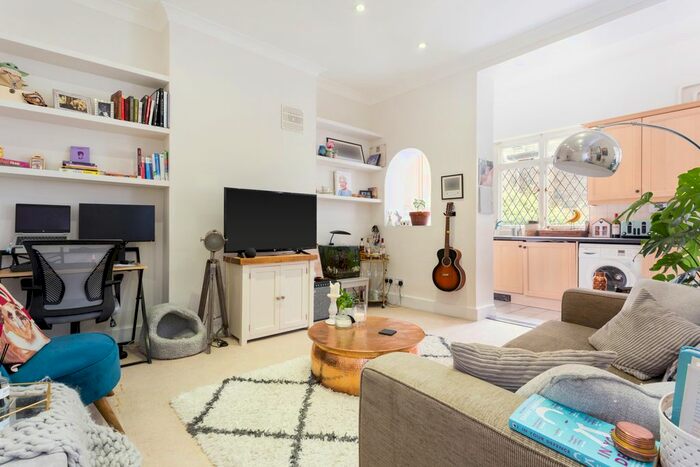 1 Bedroom Flat To Rent In Crookham Road, London, SW6