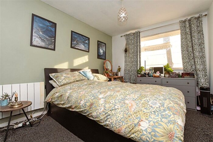 1 Bedroom Flat For Sale In Levett Road, Leatherhead, Surrey, KT22