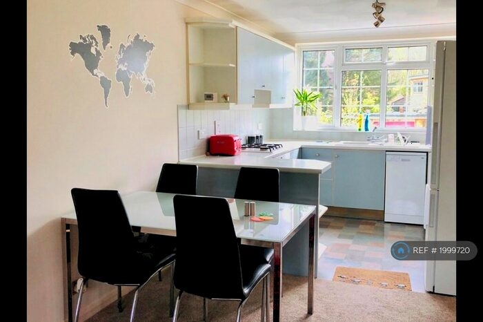 3 Bedroom Flat To Rent In Opp. Chelsfield Station, Orpington, United Kingdom, BR6