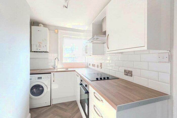 2 Bedroom Apartment To Rent In Kingsdown Road, Archway, London, N19