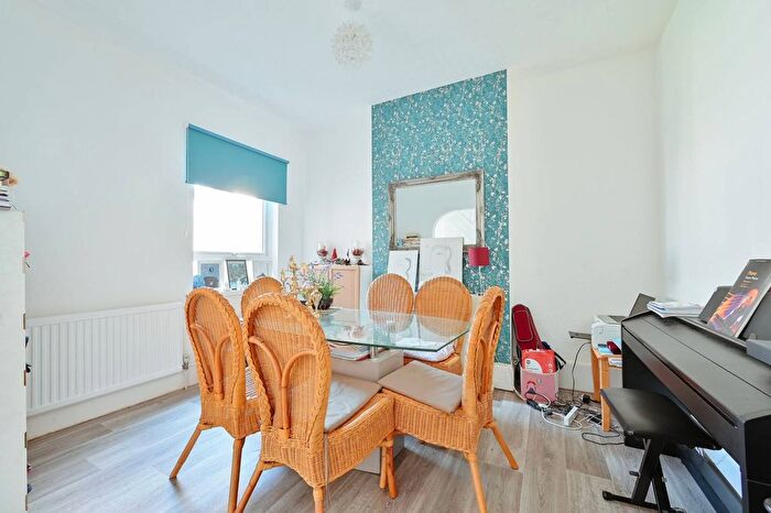 4 Bedroom Semi-Detached House To Rent In Watford, Watford, WD18