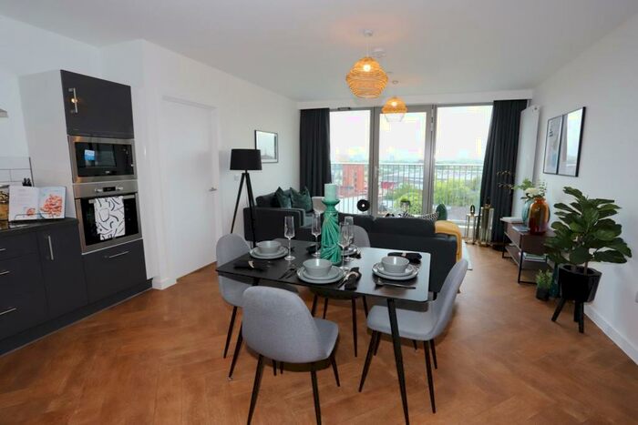2 Bedroom Apartment To Rent In Broadside, Oldham Road, M4
