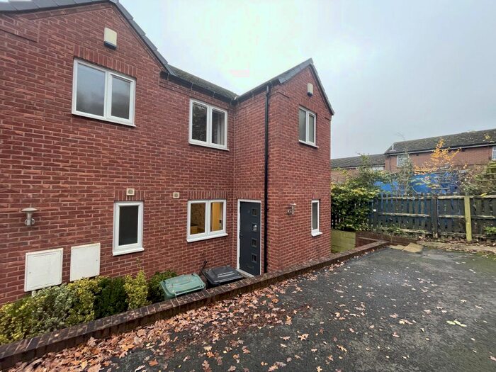 2 Bedroom Town House To Rent In Oak Avenue, Langley Mill, Nottingham, NG16