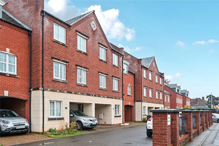 3 Bedroom Town House For Sale In Chester Road North, Kidderminster, Worcestershire, DY10