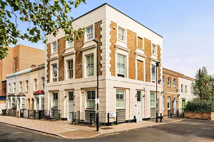 2 Bedroom Apartment For Sale In Clifton Rise, London, SE14