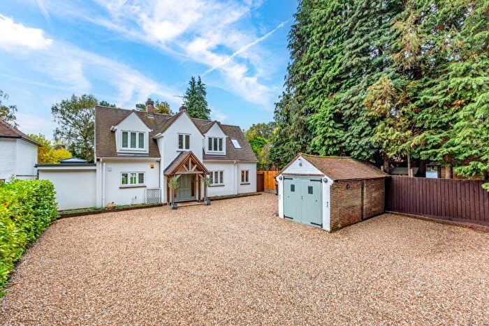 4 Bedroom Detached House For Sale In Old Woking Road, Pyrford, Surrey, GU22