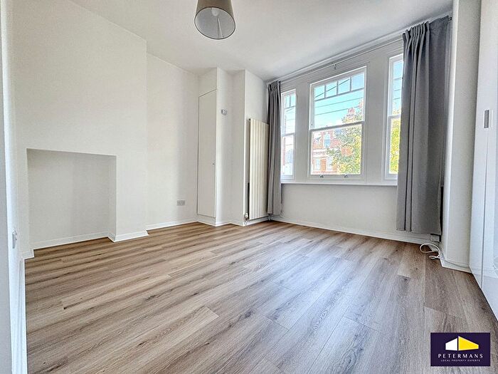 1 Bedroom Flat To Rent In Holmdene Avenue, London, SE24