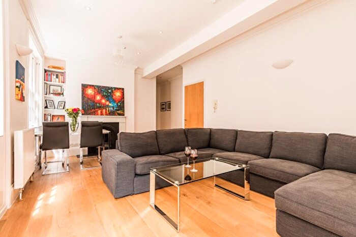 2 Bedroom Apartment To Rent In Bulls Head Passage, London, EC3V