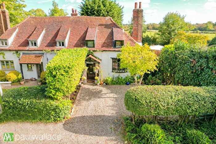 3 Bedroom Semi-Detached House For Sale In Betts Lane, Nazeing, Waltham Abbey, EN9